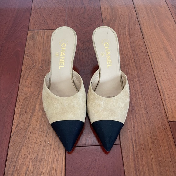 AUTHENTIC Chanel Suede Pointed Toe Kitten Heels 38 - Picture 3 of 13